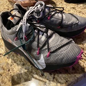 Off white tennis shoes woman great condition only worn 3 times